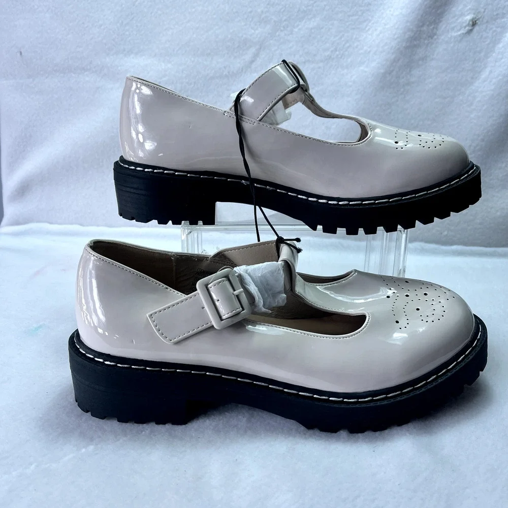 Torrid Shoe Womens 9.5 WW T-Strap Lug Mary Jane Beige Faux Patent Leather